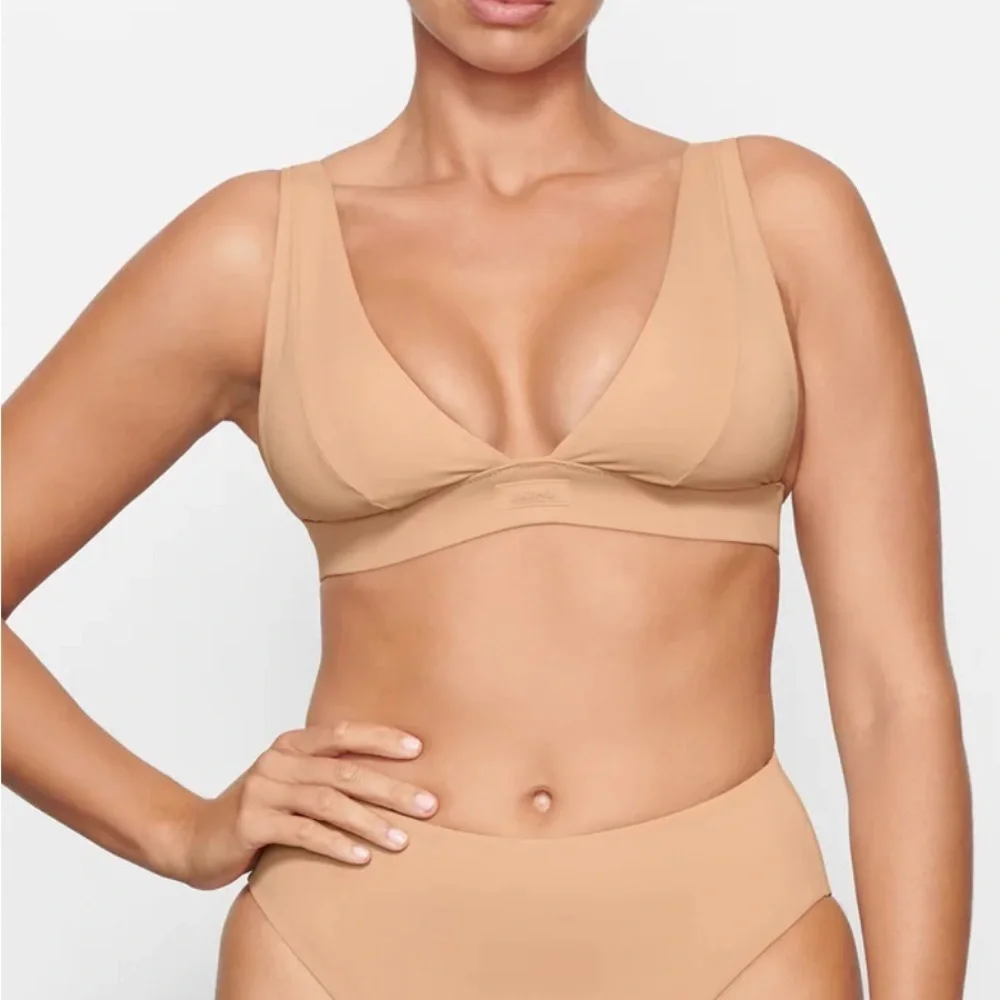 SKIMS Swim Plunge Bikini Top Size 4X Almond